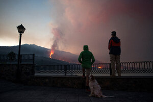 Sigue en erupción en La Palma y nuevas coladas de lava hacia las zonas urbanas (Fuente: AFP)