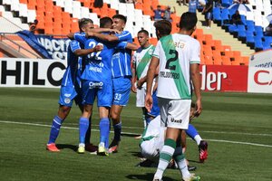 Godoy Cruz venció a Banfield en un duelo de opuestos (Fuente: Télam)