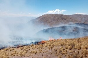 Incendio en Salta, a más de 2.500 metros de altura (Fuente: Subsecretaría de Defensa Civil Salta)