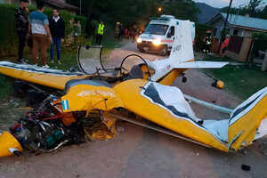 Villa General Belegrano: se estrelló una avioneta de acrobacias e hirió de gravedad a una mujer y su hija (Fuente: Twitter)