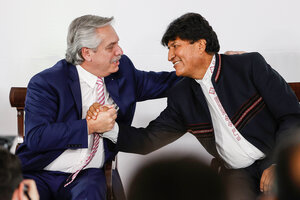 Alberto Fernández y Evo Morales, otro abrazo, un año después (Fuente: EFE)