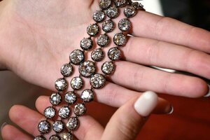 Dos brazaletes de María Antonieta se subastaron en 8 millones de dólares (Fuente: AFP)
