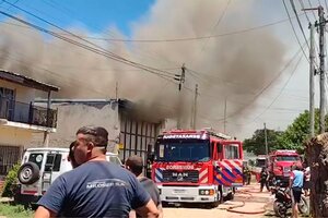 Berazategui: incendio en una fábrica de productos de limpieza
