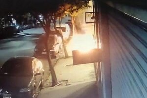 El grupo Clarín denunció un ataque con bombas molotov a su edificio en Barracas (Fuente: Twitter)
