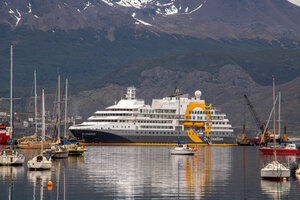 Ushuaia: El crucero Ultramarine permanece aislado con nueve casos de coronavirus
