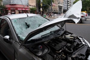 Balvanera: perdió el control del auto, subió a la vereda y atropelló a cinco personas (Fuente: Télam)