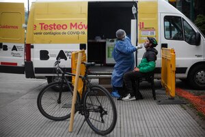 Covid: CABA suma cuatro centros de testeos móviles por la alta demanda (Fuente: Carolina Camps)