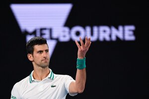 Novak Djokovic sigue en Australia y busca no ser deportado por no estar vacunado (Fuente: AFP)