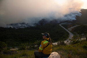 Incendios en Bariloche: el fuego llegó a la ruta 40  (Fuente: Télam)