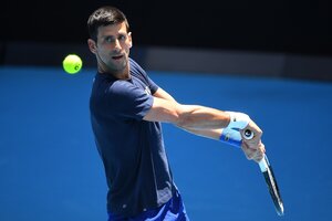 Djokovic durante uno de sus entrenamientos en Melbourne (Fuente: EFE)