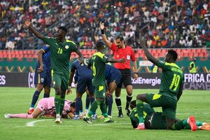 Sadio Mané, heroico: quedó grogui por un choque y al rato hizo el gol del triunfo en la Copa Africa (Fuente: AFP)