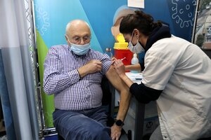Los mayores de 60 años ya se vacunan con una cuarta dosis en Israel.  (Fuente: EFE)