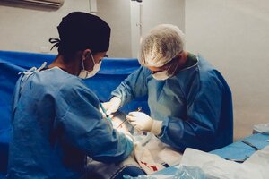 Un hospital de EEUU sacó de la lista de trasplantes a un hombre que no se quiso vacunar contra el coronavirus