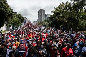 Venezuela: oficialistas y opositores se movilizaron en Caracas por el Día de la Juventud