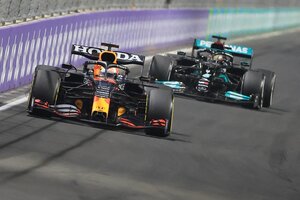 Verstappen y Hamilton protagonizaron una definición polémica en Abu Dhabi (Fuente: AFP)