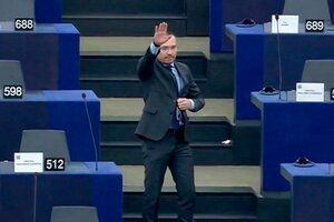 Un eurodiputado de extrema derecha hizo el saludo nazi en el Parlamento Europeo (Fuente: Captura de pantalla)
