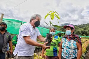 Perú cambia la estrategia antidrogas y propone un pacto social con los cocaleros