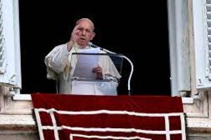 Papa Francisco: "La gente común paga sobre la propia piel la locura de la guerra"