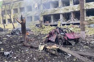 Destrozos provocado por el bombardeo de las fuerzas rusas a un hospital maternal en Mariupol.  (Fuente: NA)