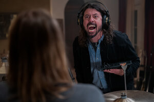 "Terror en el estudio 666": los Foo Fighters se divierten 
