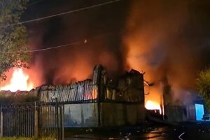 Feroz incendio en un depósito de residuos químicos en San Fernando