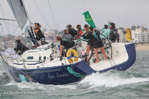 Las tripulantes del Medusa Sailing Team en acción. (Fuente: Gentileza Medusa Sailing Team)