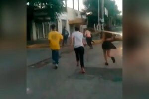 Feroz golpiza de un grupo de 12 jóvenes a un adolescente y tres amigas, a la salida de un boliche en Aldo Bonzi