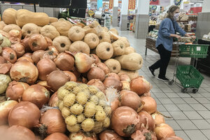 Los 60 productos y la canasta de verduras (Fuente: Sandra Cartasso)