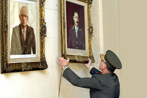 Roberto Bendini desel cuadro del dictador Videla del Colegio Militar por orden de Néstor Kirchner. (Fuente: NA)