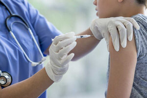 Virus estacionales: después de dos años de aislamiento "la gripe que circula puede generar cuadros complicados en los niños", aseguran (Fuente: AFP)
