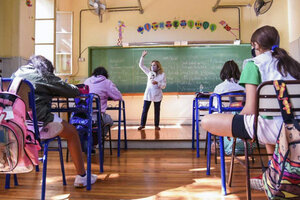 Escándalo: el Gobierno porteño le descontó el día a las docentes que adhirieron al paro de mujeres del 8M   (Fuente: NA)