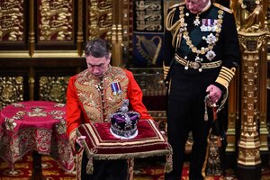 ¿Por qué la Corona de la reina Isabel II está en la Apertura Estatal del Parlamento Británico aunque ella no esté?