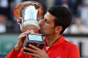 Novak Djokovic ganó el Masters 1000 de Roma ante Stefanos Tsitsipas (Fuente: EFE)