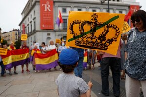 Cientos de españoles se manifestaron en Madrid contra el rey emérito Juan Carlos I (Fuente: EFE)
