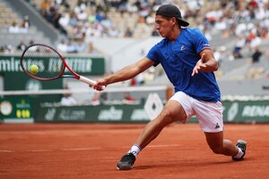 Emociones argentinas en Roland Garros: Triunfo de Schwartzman y caída de Báez en partidos épicos (Fuente: EFE)