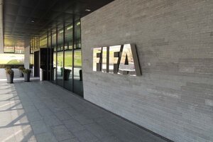 La FIFA decidió no sancionar a un DT argentino denunciado por acoso sexual en el fútbol femenino   (Fuente: Télam)
