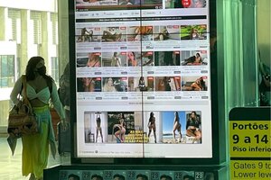 Sorpresa: Películas porno en las pantallas de un aeropuerto de Río de Janeiro
