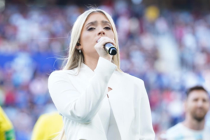 Quién es Kala Bidner, la argentina que cantó el himno en el partido de la Selección