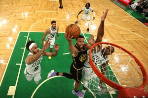 Finales de la NBA: un intratable Stephen Curry guió a Golden State Warriors al triunfo ante Boston Celtics y empató la serie