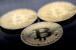 El bitcoin sigue derrumbándose y cayó a menos de 18.000 dólares