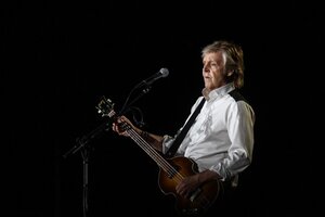 Paul McCartney volvió a cantar con John Lennon y emocionó a una multitud en Glastonbury