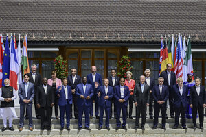 La foto de familia de los líderes mundiales en G7 (Fuente: EFE)