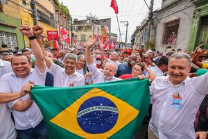 El líder de izquierda encabezó en Largo da Lapinha una procesión a pie (Foto: AFP).