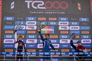 Llaver festeja en lo más alto del podio. (Fuente: Prensa TC 2000)