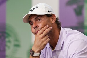 Wimbledon: Nadal se bajó de las semifinales por un desgarro abdominal (Fuente: EFE)