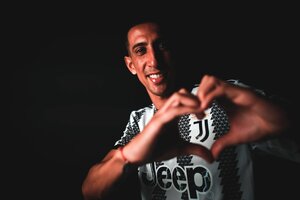 Angel Di María ya se puso la camiseta de Juventus