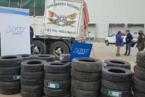 La Aduana desarticuló una maniobra de contrabando de neumáticos