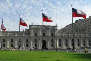 Cómo hace Chile para evitar la economía bimonetaria (Fuente: AFP)