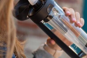 Qué es la potomanía, la "adicción" a beber agua de manera compulsiva
