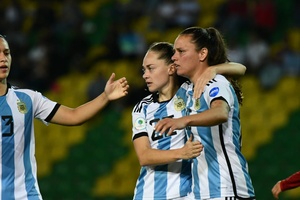 Copa América Femenina 2022: la Selección Argentina goleó a Uruguay, Triplete de Rodríguez y aportes de Banini y Stábile para los de Portanova  en Colombia, Página